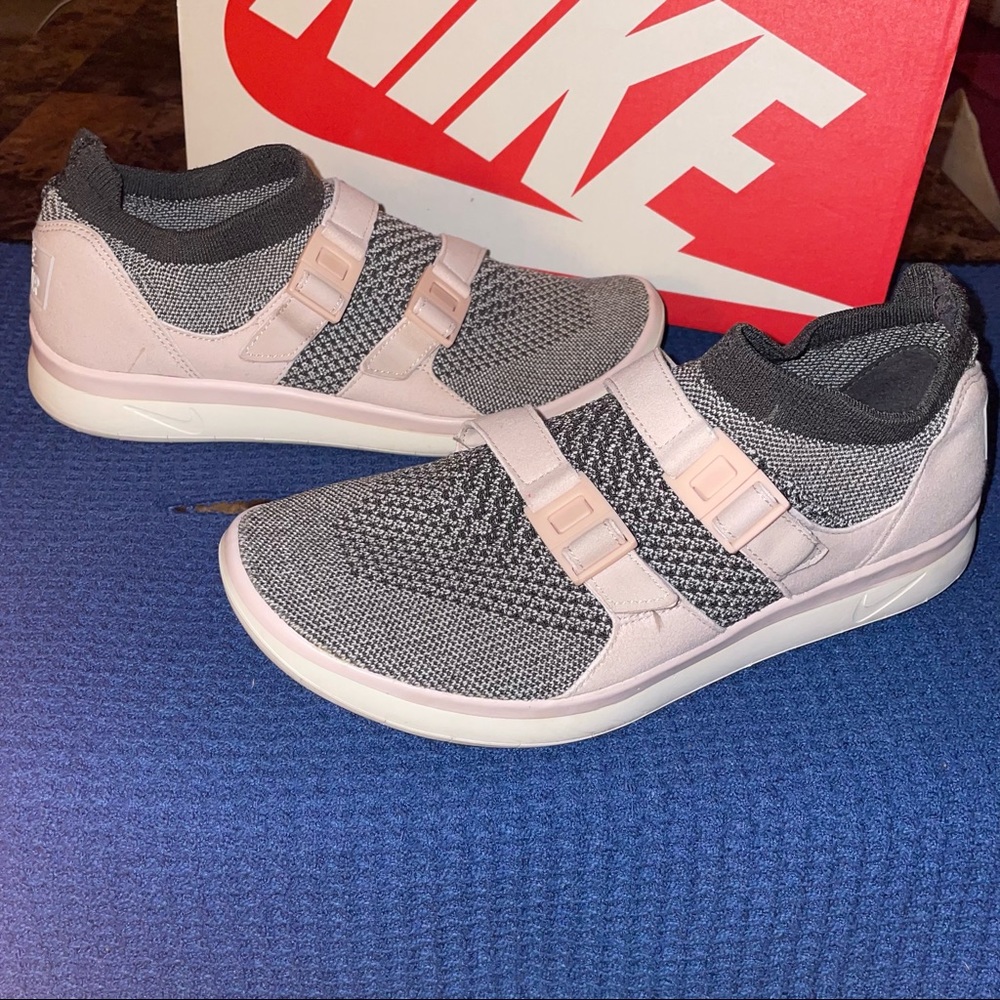 Nike Air Sockracer Flyknit :: Women’s Size 7 :: Grey/Pink